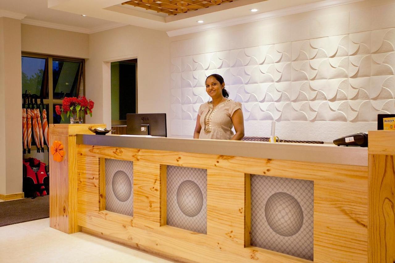 Kaani Beach Hotel At Maafushi Exterior foto